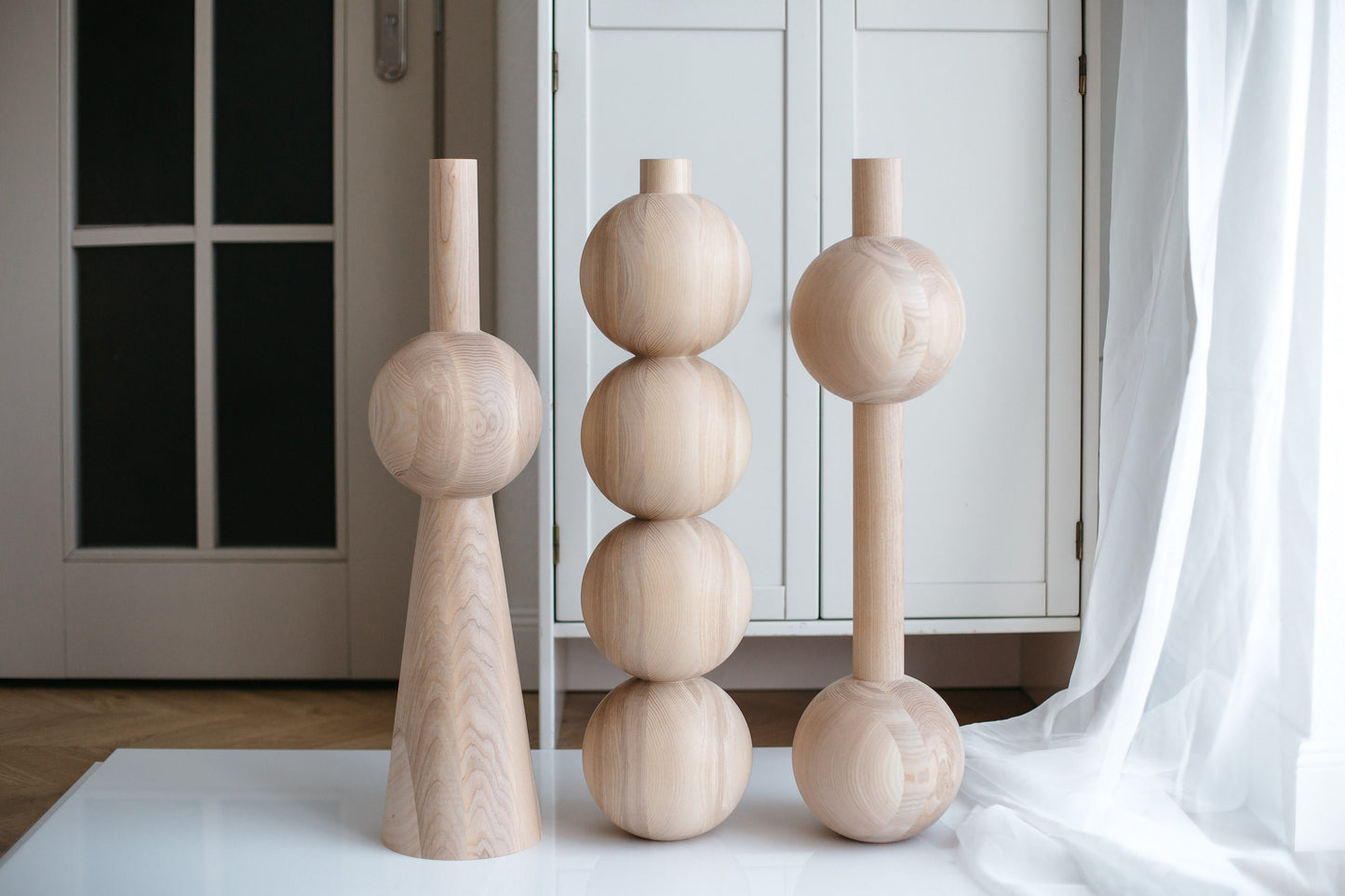 Tapered Wooden Furniture Leg with Sphere Detail – Lathe-Turned Design, H670 mm