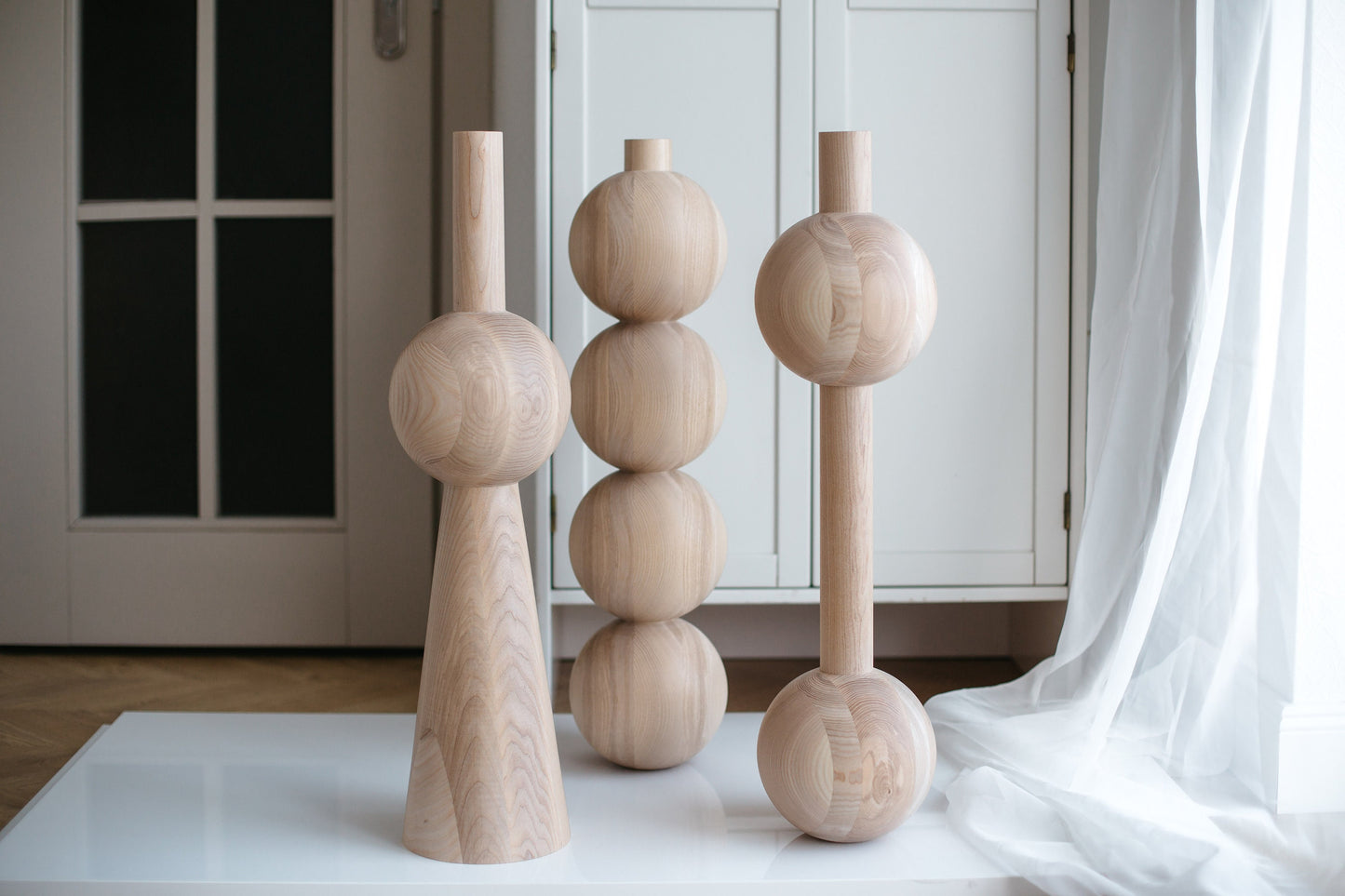 Tapered Wooden Furniture Leg with Sphere Detail – Lathe-Turned Design, H670 mm