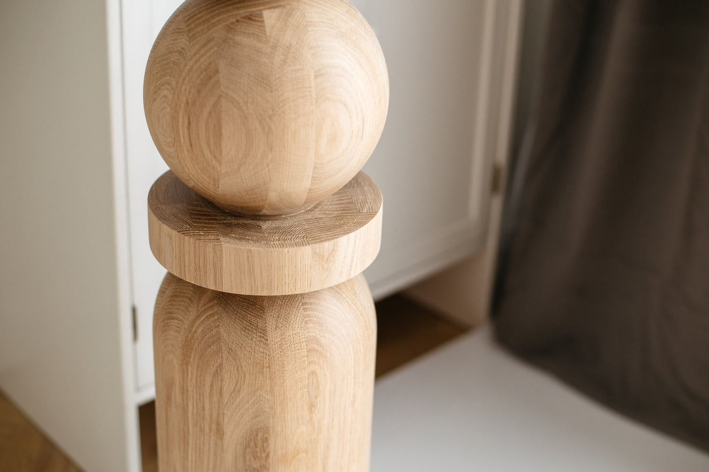 Wooden Table & Bar Leg with Center Sphere Detail – Lathe-Turned Design, H860 mm