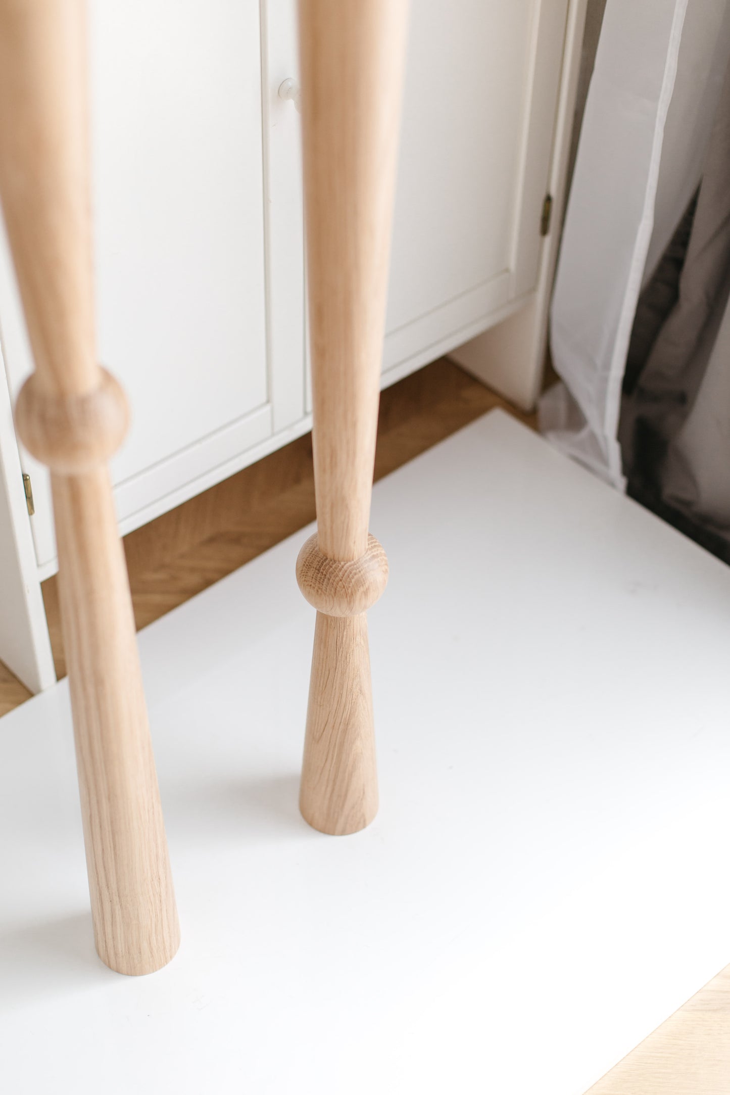 Wooden Table & Bar Leg with Center Sphere Detail – Lathe-Turned Design, H870 mm