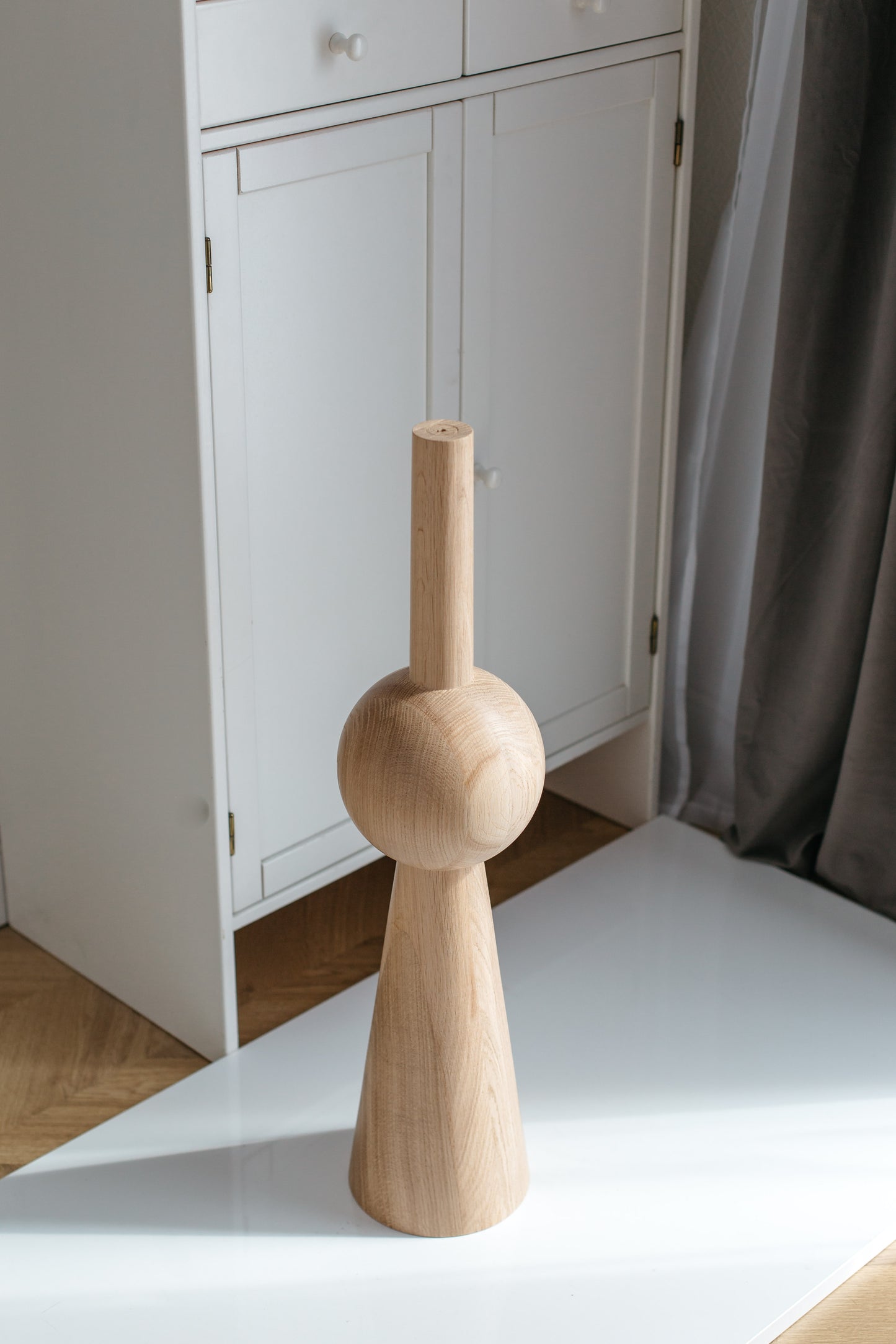 Tapered Wooden Furniture Leg with Sphere Detail – Lathe-Turned Design, H710 mm